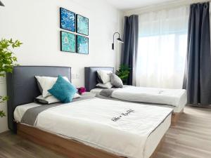 Postel nebo postele na pokoji v ubytování Seabreaze Garden