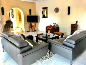 a living room with a couch and a table at Villa targa in Mirleft