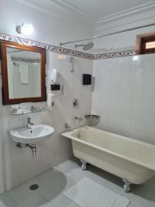 Ванна кімната в UMAID MAHAL PALACE