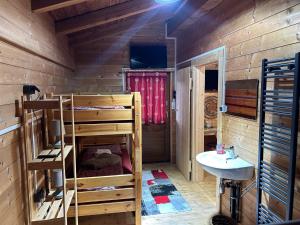 Poschodová posteľ alebo postele v izbe v ubytovaní Gasthof Rafting Alm