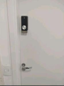 a door with a lock on it with a handle at Apartamento 3 Quartos - 807D in Contagem