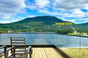 a balcony with a view of a mountain at Lakefront Villa, exclusive leisure property near Vrådal Golf, Straand Summerland & Panorama Ski center in Vradal