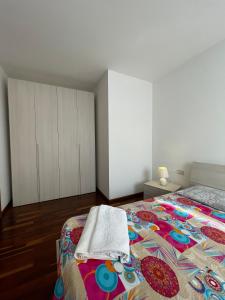 a bedroom with a bed with a colorful blanket at Villa Nani in Pieve di Cadore