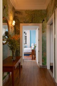 a hallway with a vase of flowers on a wall at Guesthouse Bianca in Rio de Janeiro