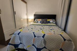 a bedroom with a bed with a quilt on it at Vivienda familiar in San Miguel