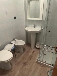 Koupelna v ubytování Albergo La Grolla