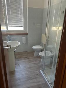 Koupelna v ubytování Albergo La Grolla