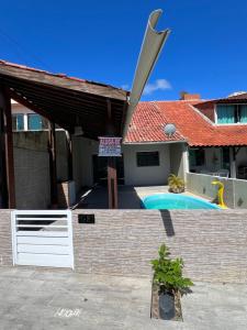 Piscine de l'établissement Casa Cinza na Praia dos Carneiros em Condomínio à beira-mar ou située à proximité
