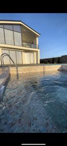 Bazén v ubytování Luxury Villa’s nebo v jeho okolí