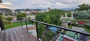 a balcony with a view of a city at Vivisierras, Piso 3 frente al lago, centro Villa Carlos Paz, 2 dormitorios, 2 baños, pileta privada, premium in Villa Carlos Paz