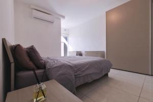 a bedroom with a bed and a table in it at Naxxar Gardens in Naxxar