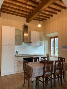 Kuchyň nebo kuchyňský kout v ubytování Casa vacanze Le due torri