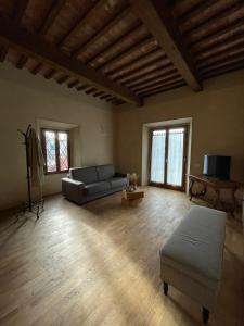 TV a/nebo společenská místnost v ubytování Casa vacanze Le due torri