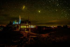 a house under a starry sky at night at Narakan Cabo Polonio in Cabo Polonio