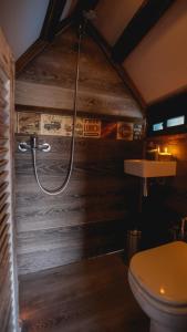 a bathroom with a toilet in a wooden wall at Narakan Cabo Polonio in Cabo Polonio