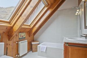 a bathroom with a sink and a tub and a window at Luderna - Dúplex Gessa C9 dera Montanheta in Gessa +15 photos