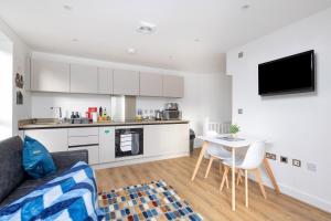 a living room with a couch and a table at Leeds, Horsforth 2 Bed En suite - Off Road Parking, Self Check-in, EV Supply Equipment, Fast Wi-Fi - Families, Contractors, Long Stays in Horsforth