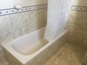 Et badeværelse på Artistes du Monde + 25 billeder