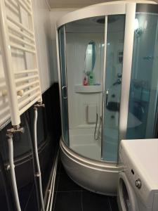 Ένα μπάνιο στο Guest House rent, дом в аренду