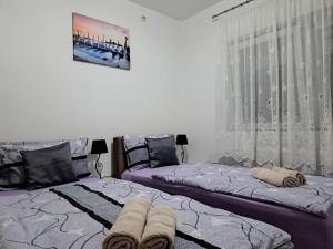 Postel nebo postele na pokoji v ubytování Apartmani Marijamagdalena