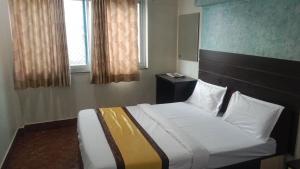 a bedroom with a bed in a room at Hotel Imperial Inn in Ajmer