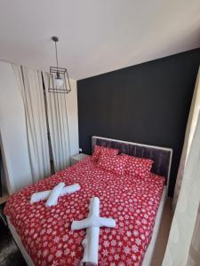 Una cama o camas en una habitación de YourHome 2 fotos más