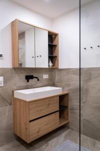 a bathroom with a sink and a mirror at Appartement Ausblick in Radstadt
