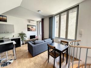 a living room with a couch and a table at L'appart d'Avignon in Avignon