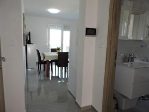Kuchyňa alebo kuchynka v ubytovaní Berat Apartment
