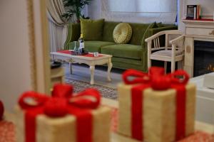 A seating area at Vip Lepanto Castle Suites