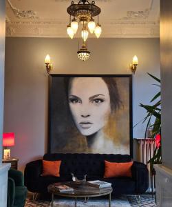 A seating area at Lina Hotel Taksim Pera