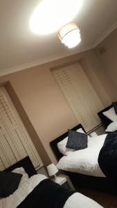 Posteľ alebo postele v izbe v ubytovaní Spacious 2 bedrooms Apartment in Colnbrook