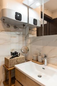 Cucina o angolo cottura di Glečer Kop, Apartment A14, FREE Parking Garage