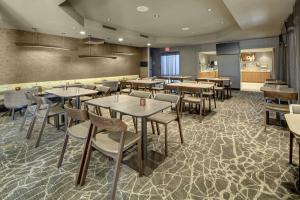 A restaurant or other place to eat at SpringHill Suites Port Saint Lucie