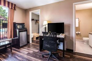 a hotel room with a desk and a tv and a chair at Econo Lodge Pocomoke City Hwy 13 in Pocomoke City