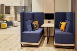 TV a/nebo společenská místnost v ubytování Courtyard by Marriott Schwerin
