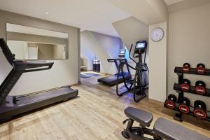 Fitness centrum a/nebo fitness zařízení v ubytování Courtyard by Marriott Schwerin