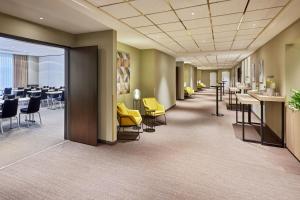 Posezení v ubytování Courtyard by Marriott Schwerin