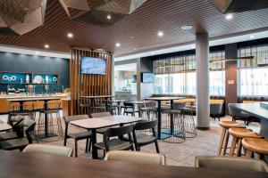 a restaurant with tables and chairs and a bar at SpringHill Suites by Marriott Miami Doral in Miami