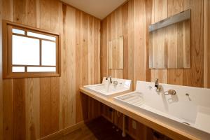 حمام في Hideaway Tabaki