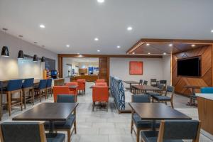 Posezení v ubytování Holiday Inn Express Portland SE - Clackamas Area by IHG