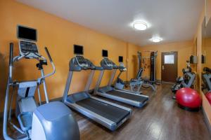 Fitness centrum a/nebo fitness zařízení v ubytování Holiday Inn Express Portland SE - Clackamas Area by IHG
