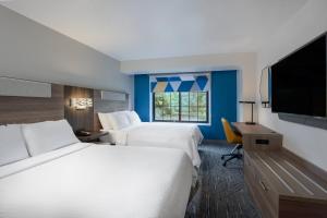 Postel nebo postele na pokoji v ubytování Holiday Inn Express Portland SE - Clackamas Area by IHG + 37 fotografií