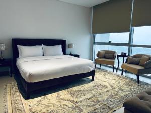 A bed or beds in a room at 1 Constitution Avenue by Goldfinch