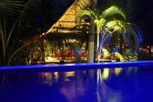 Bazén v ubytování Red Coconut Villa nebo v jeho okolí