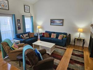 Χώρος καθιστικού στο Spectacular 3BR 2BA Bay Forest Villa near Bethany Beach!