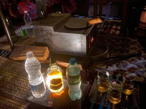 Ποτά στο Krishna Guesthouse by AttiC Monkey, Old manali next to Drifters cafe