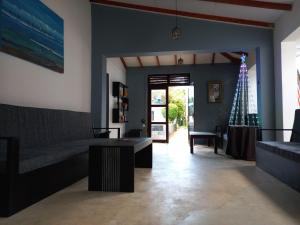 TV a/nebo společenská místnost v ubytování Villa Tangalle Lagoon