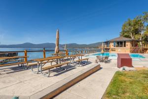 a group of benches and tables next to a pool at VIP Lakefront Condo Amazing Views Pool Pickleball Excellent Location Balcony BBQ in Kings Beach