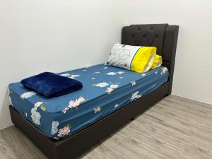 Säng eller sängar i ett rum på The Podium Kuching@Amy*Home